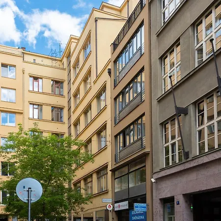 Leaf * Praag